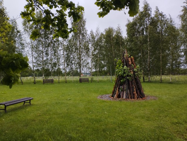 Pie Maļinovas pagasta Saieta nama laukumā